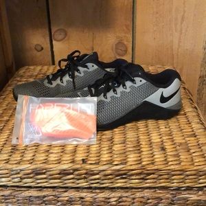 Nike Metcon 5 Women’s Size 8 (wears like 7.5)